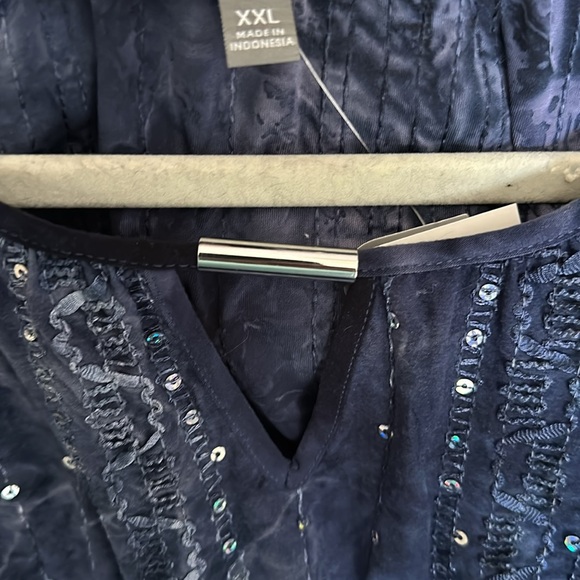 Beautiful sequence top - Picture 8 of 8